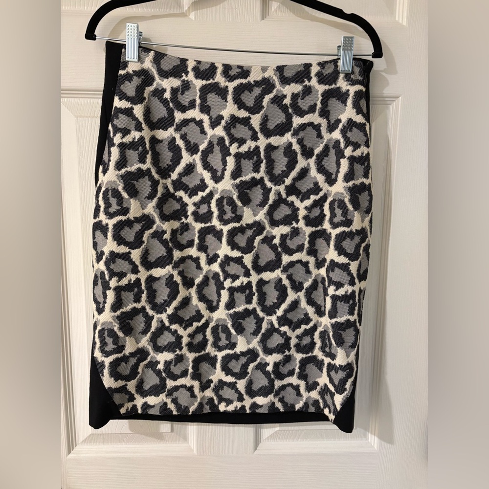 Diane Von Furstenberg Black and White Skirt Size 10